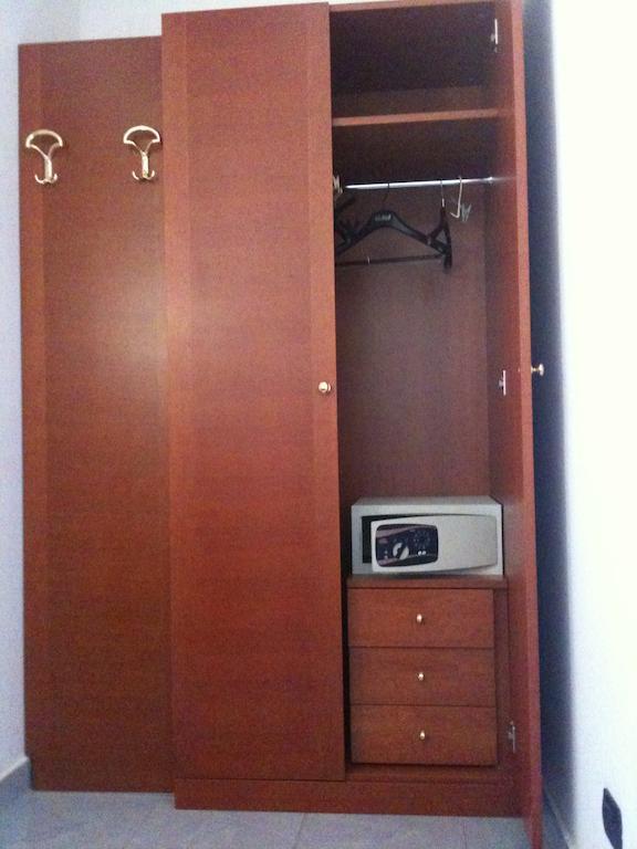 Single Room,967278334:JPEG